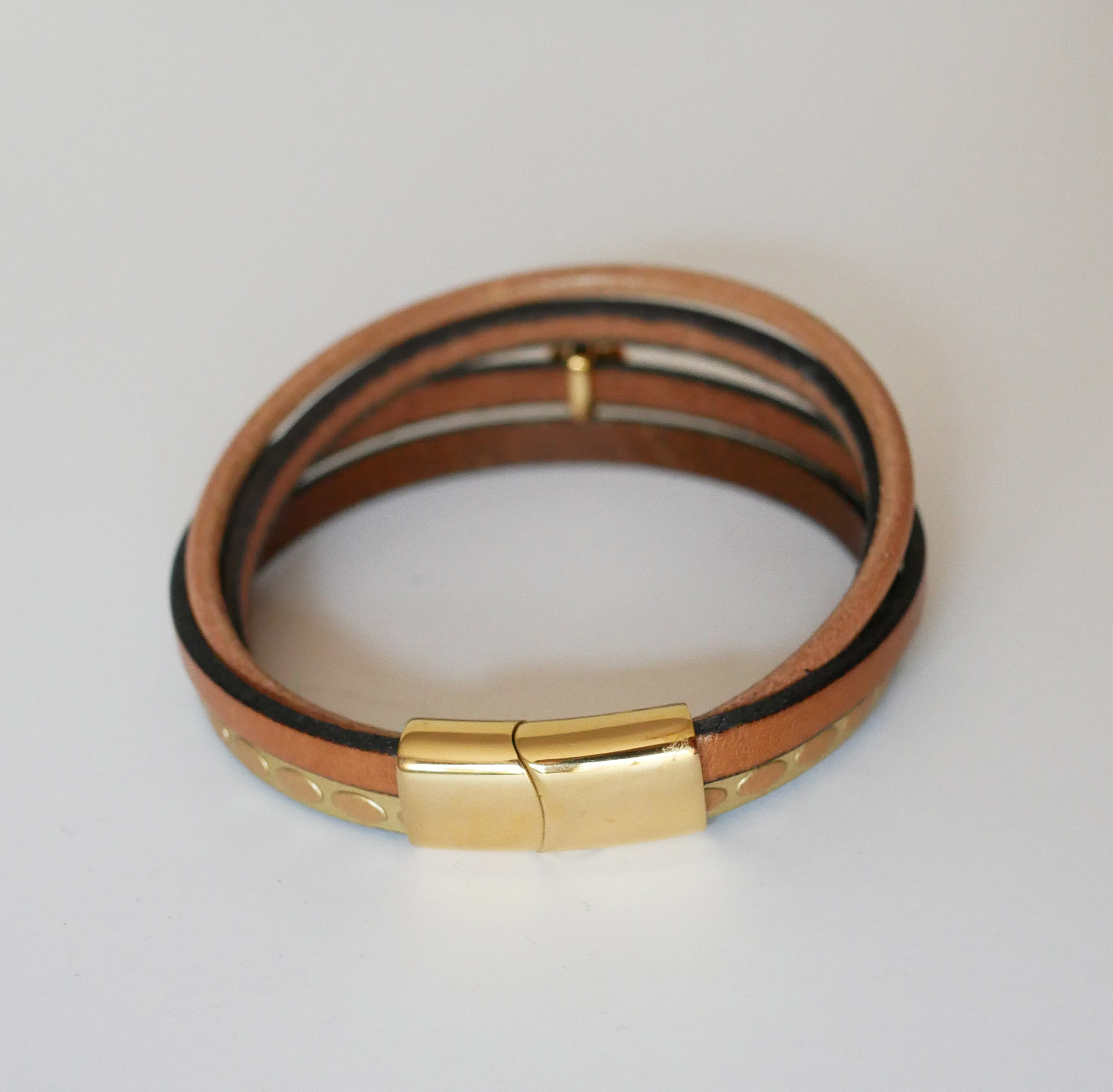 Mansjettarmbånd i gull til kvinne med livstreets cabochon i miniformat