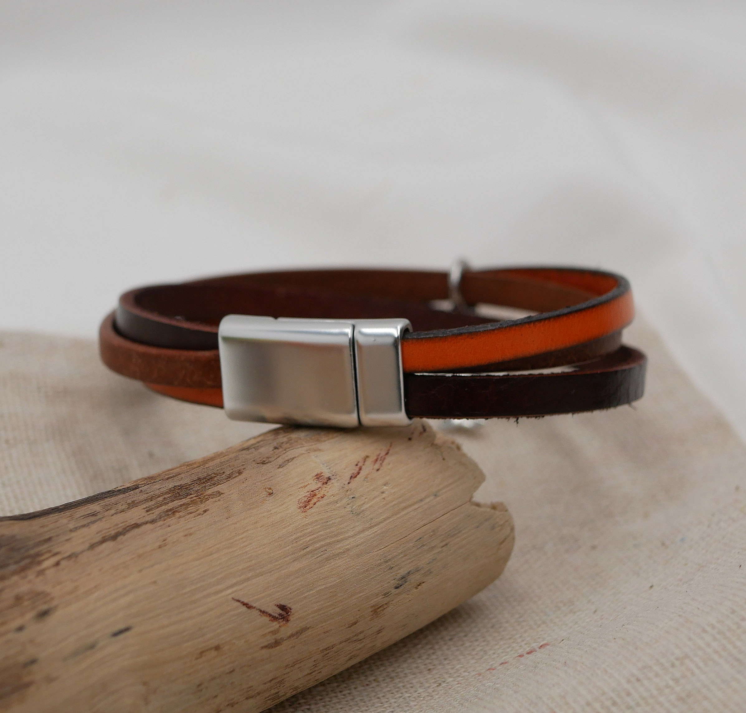 Mansjettarmb&aring;nd i flere skinntyper for kvinner H&oslash;stanheng etter eget valg