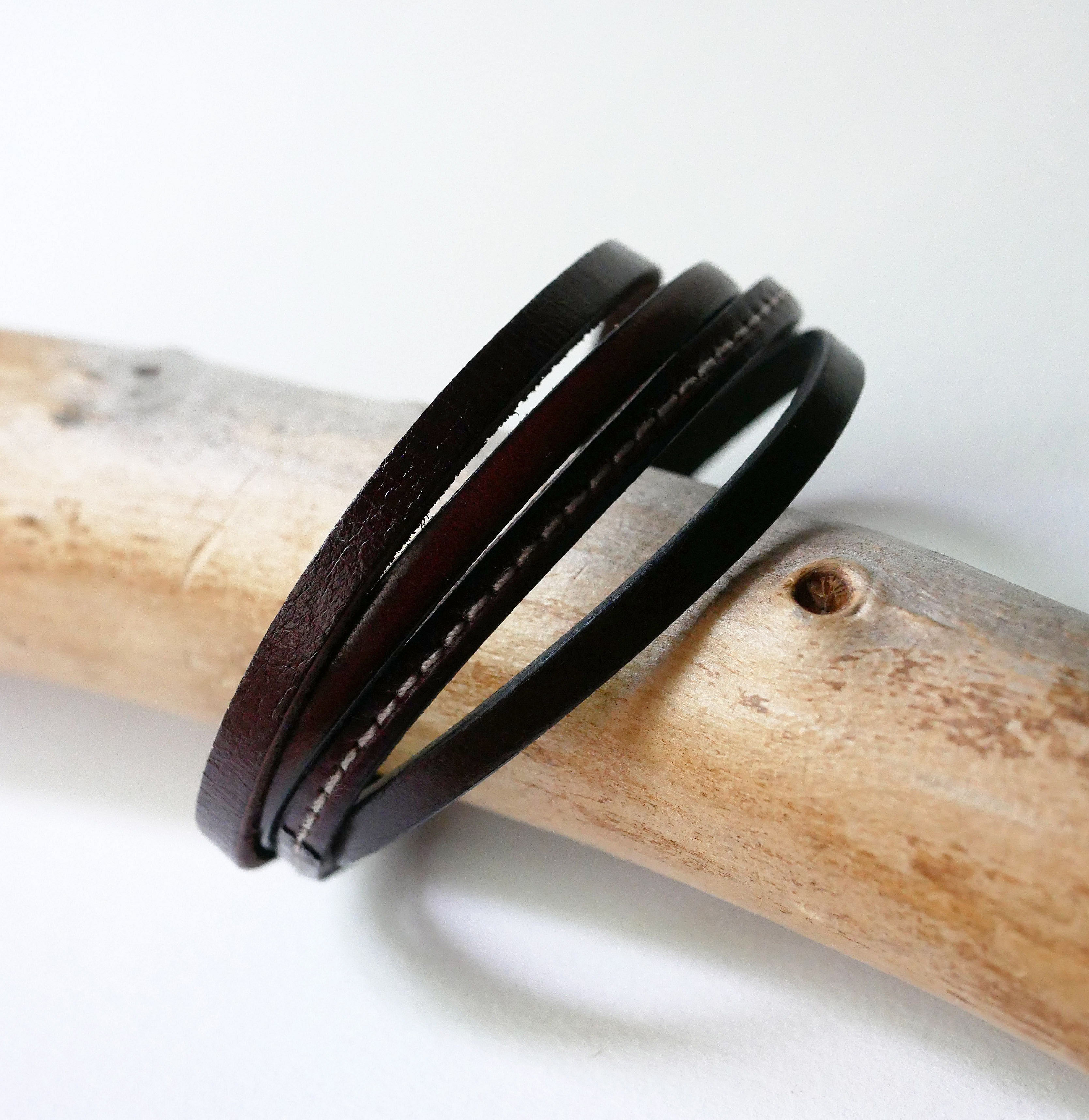 Mansjettarmb&aring;nd i brunt skinn for menn