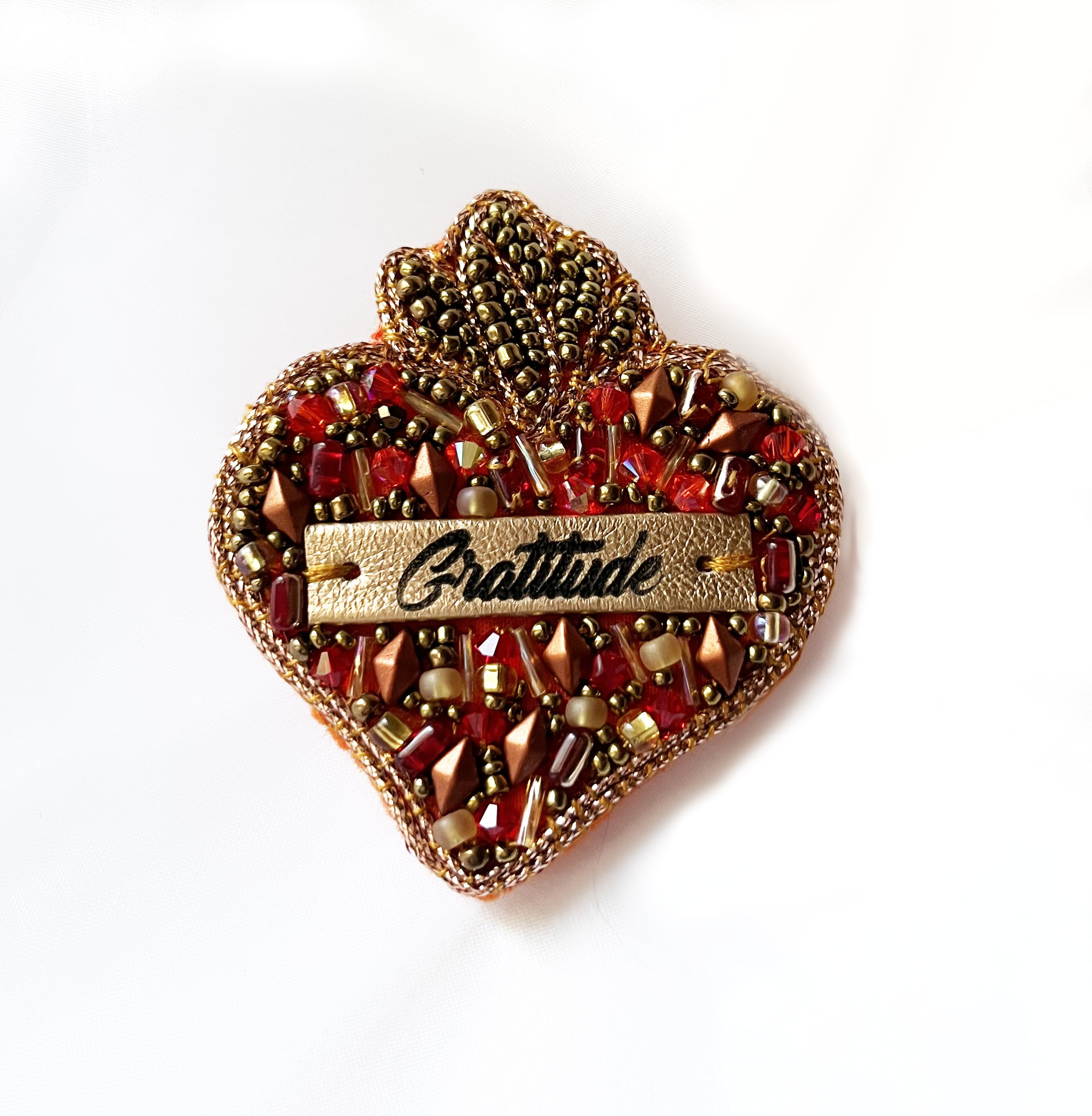 Broche ex-voto Sacr&eacute; Coeur en perles au message grav&eacute; Gratitude