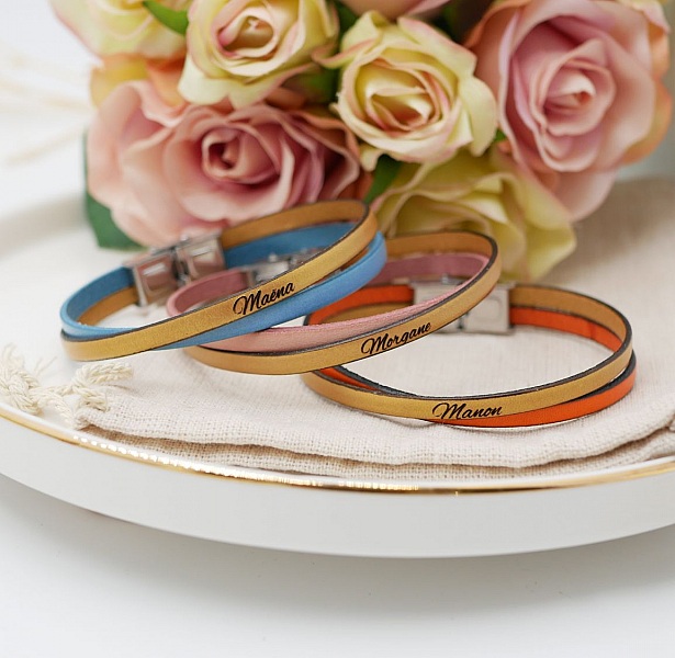 Personlig duo-armb&aring;nd i krysset skinn til jenter eller kvinner 