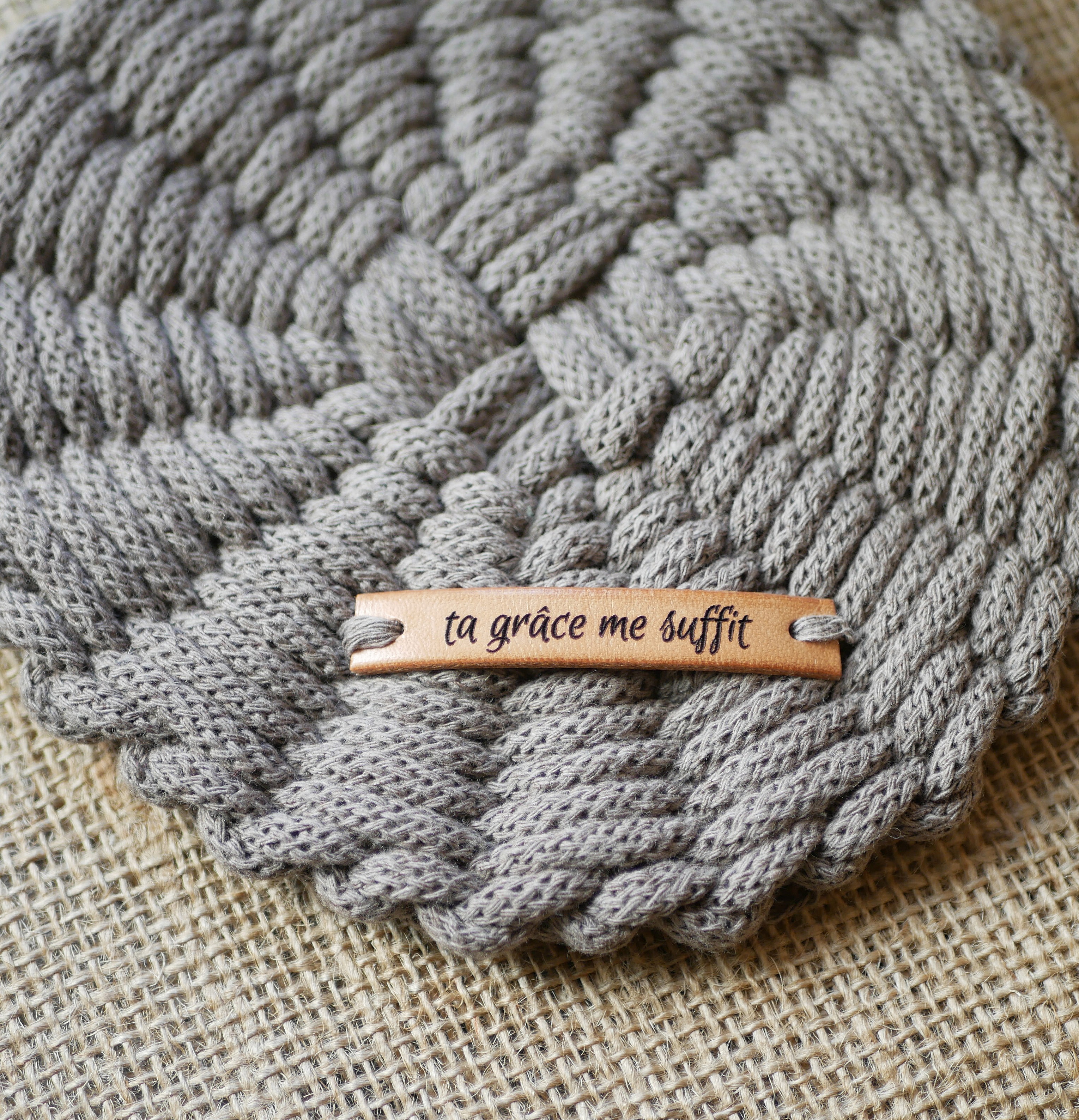 Skreddersydd l&aelig;retikett med inngravert budskap