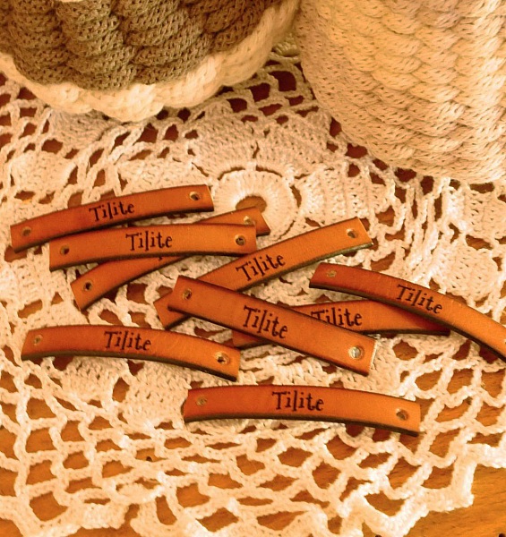 Skreddersydd l&aelig;retikett med inngravert budskap