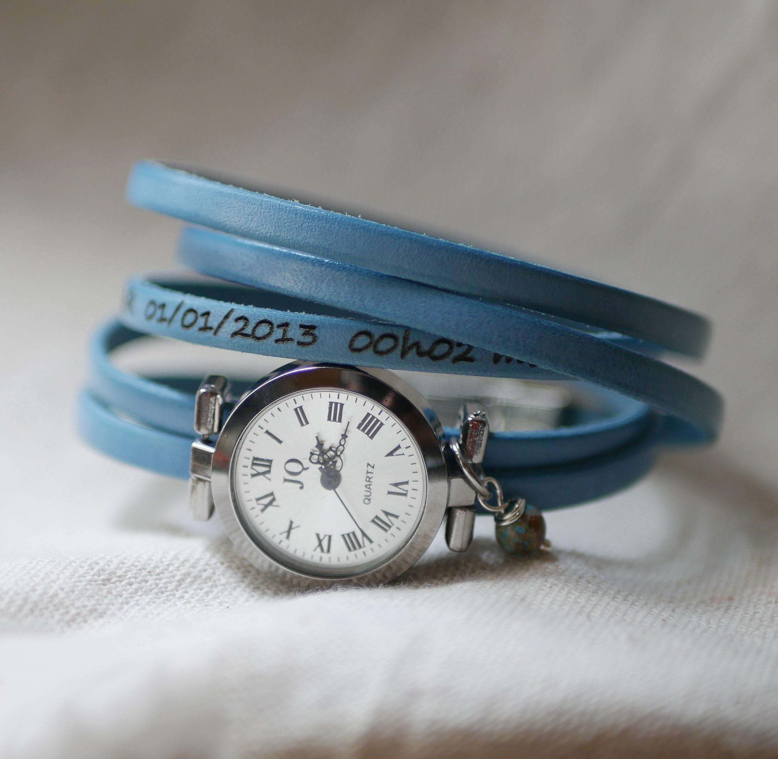 S&oslash;lvfarget l&aelig;rarmb&aring;nd med flere omdreininger og justerbar l&aring;s