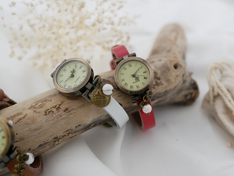 L&aelig;rarmb&aring;ndsklokke, fullt tilpassbar 