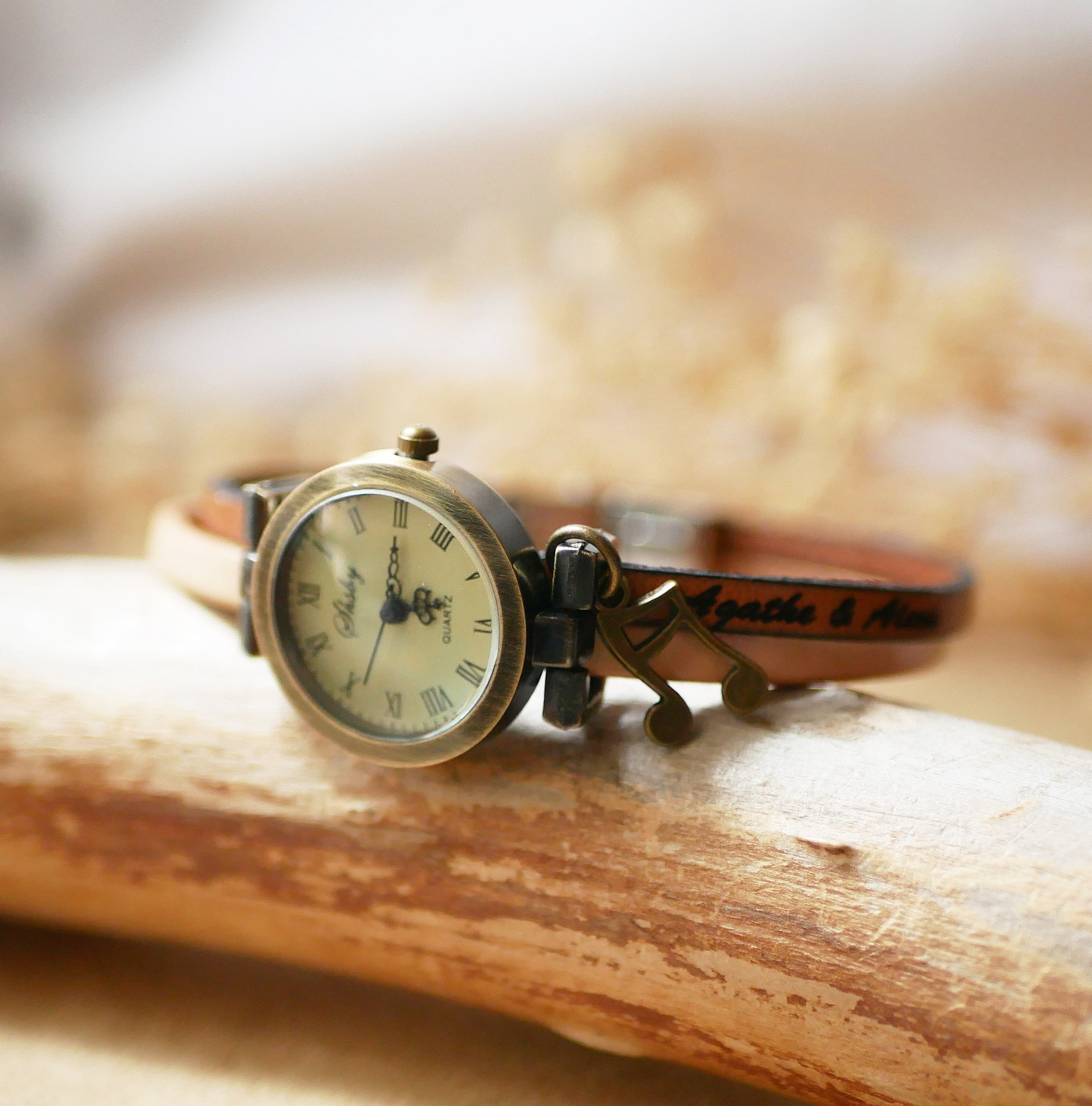 Duoklokke i skinn i valgfri farge og personlig gravering