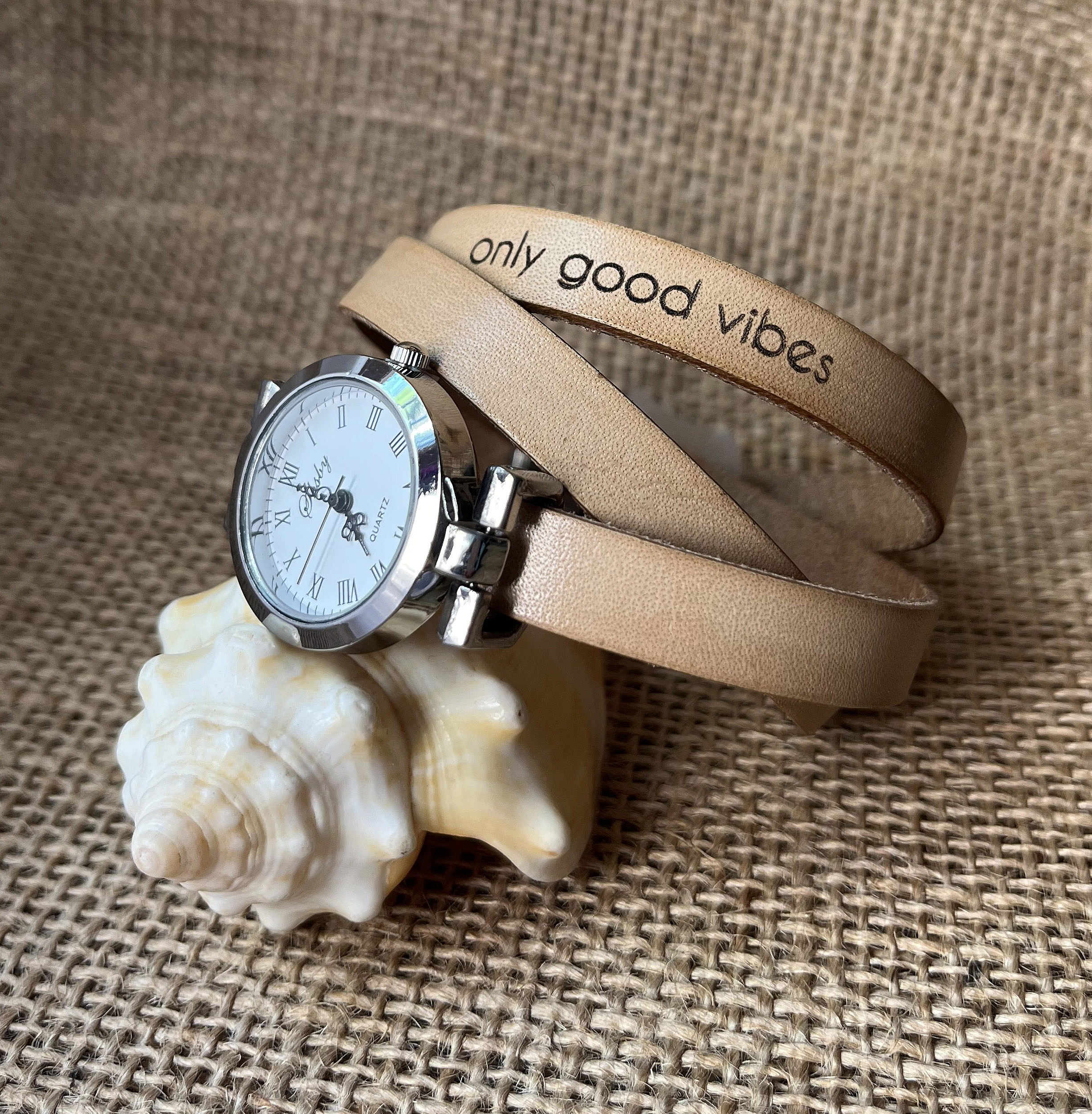 Tilpassbar multi-turn-klokke med s&oslash;lvfarget urskive 