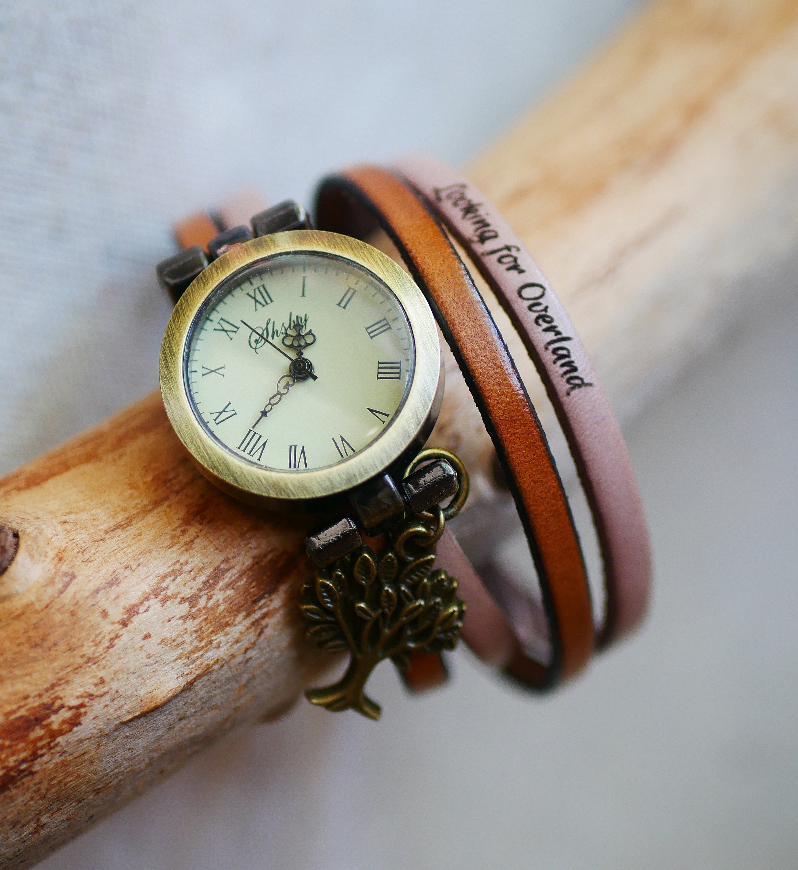 Tilpassbart dobbelt armb&aring;ndsur i skinn med to farger som kan tilpasses