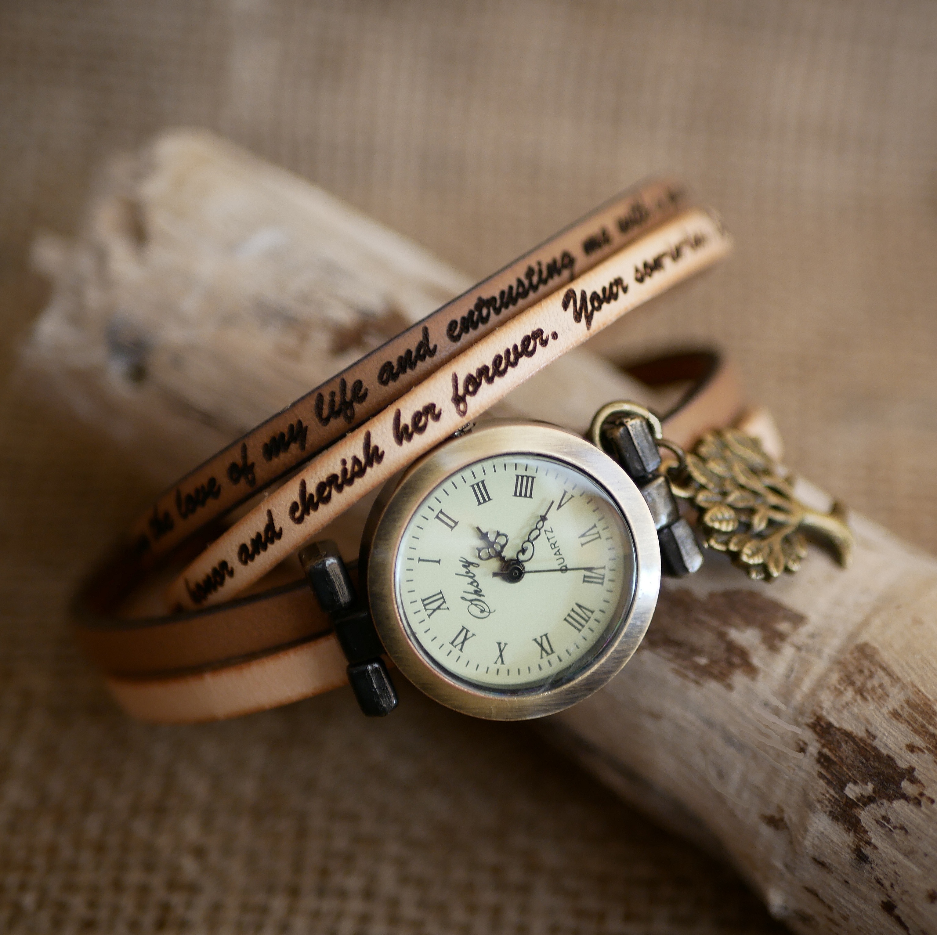 Tilpassbart dobbelt armb&aring;ndsur i skinn med to farger som kan tilpasses