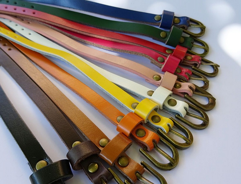 Klokke med lavasteinsmykke og l&aelig;rrem etter eget valg