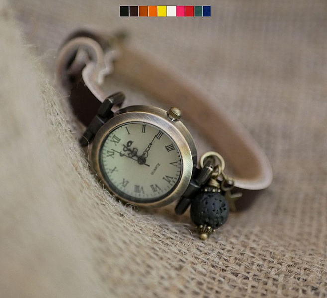 Klokke med lavasteinsmykke og l&aelig;rrem etter eget valg