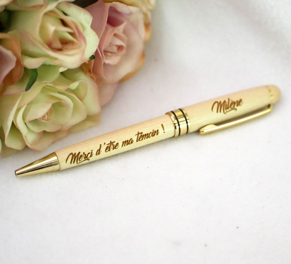 Gavepose for kvinner med gravert trepenn + tilpassbar l&aelig;rrem + n&oslash;kkelring 