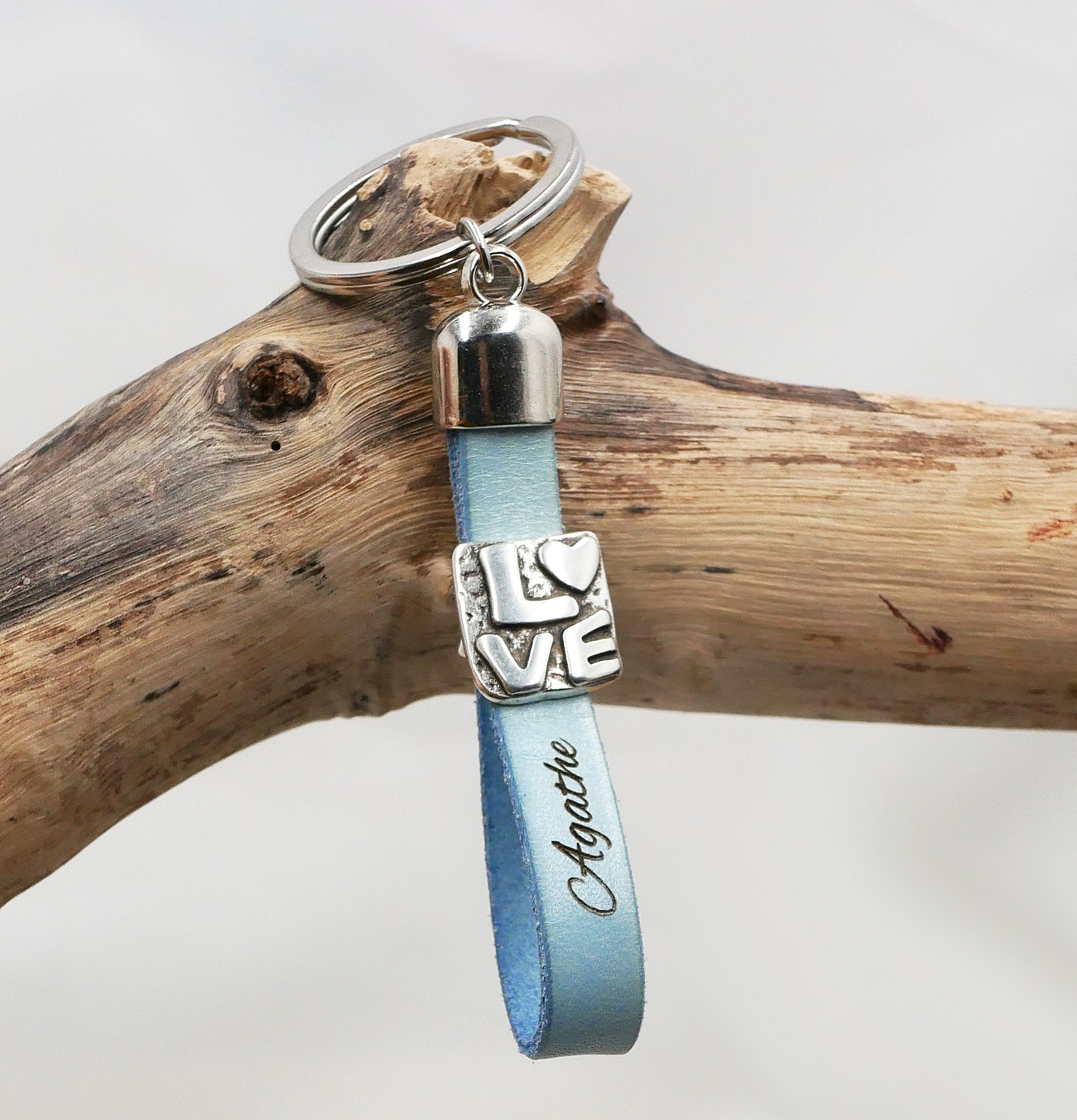 N&oslash;kkelring i l&aelig;r, kan tilpasses med gravering p&aring; valentinsdagen