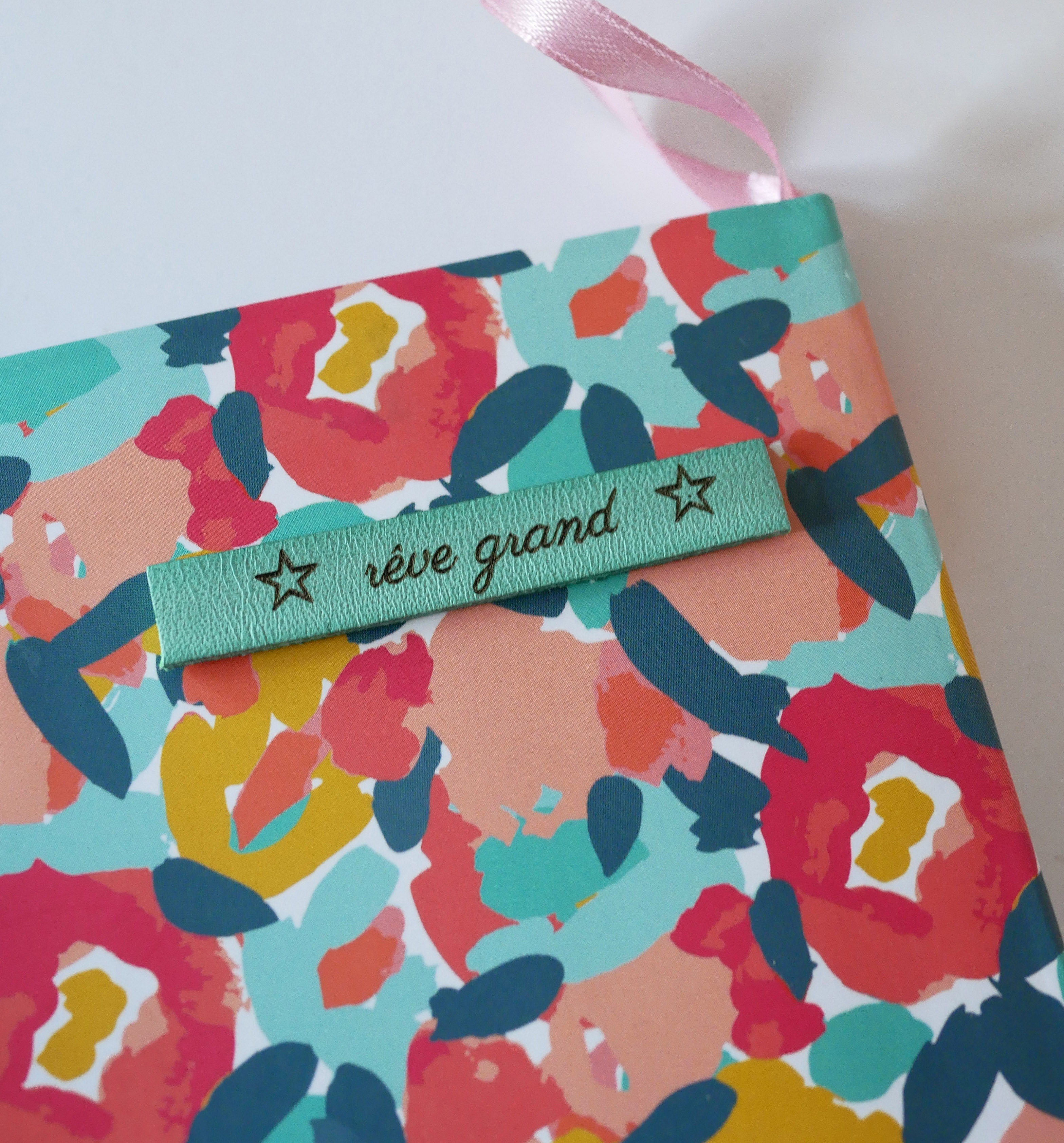 Sticker &agrave; carnet en cuir grav&eacute; personnalis&eacute; autocollant