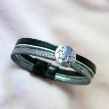 Månestjernearmbånd i skinn med flere lenker i sølv, grønn og svart cabochon